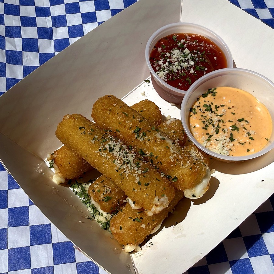 Mozzarella sticks with marinara and dip